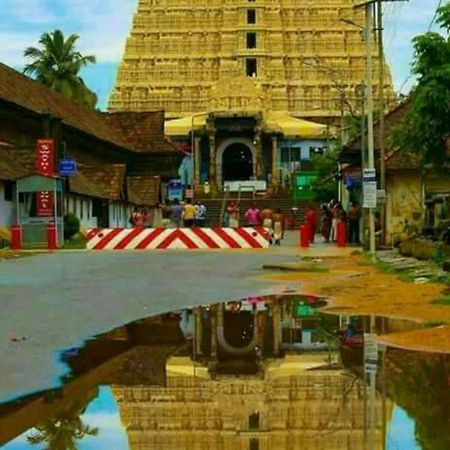 Devasthanam Lodge Thiruvananthapuram Exteriör bild