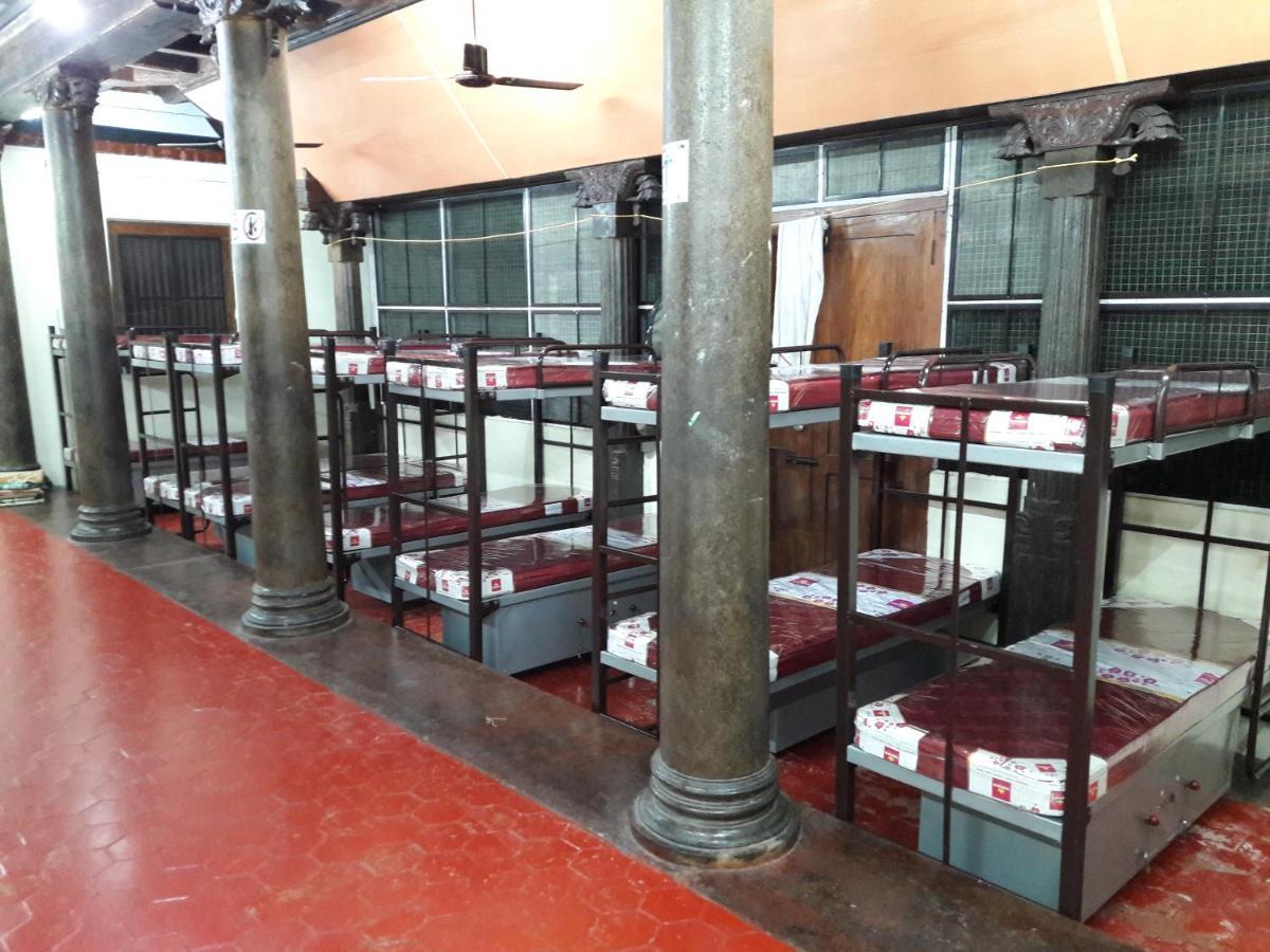 Devasthanam Lodge Thiruvananthapuram Exteriör bild